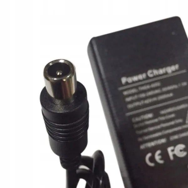 Adaptateur de charge 42V 2A pour trottinette électrique destiné au dropshipping_voghion.com